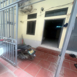 Cho thuê nhà 30m2, có chỗ để xe, có điều hoà, nóng lạnh