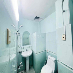 nhà 3 PHÒNG NGủ 5x5 cách mạng tháng 8. Xe HƠi tới cửa