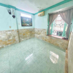 nhà 3 PHÒNG NGủ 5x5 cách mạng tháng 8. Xe HƠi tới cửa