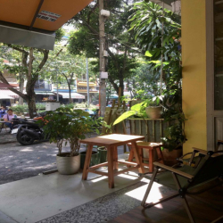 Sang quán cà phê công viên có phòng ngủ lại