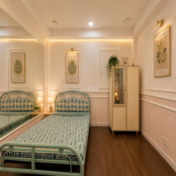 NHÀ QUẬN 1 HẺM XE TẢI FULL NỘI THẤT
