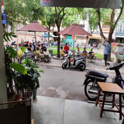 Sang quán cà phê công viên có phòng ngủ lại