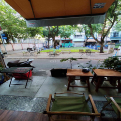 Sang quán cà phê công viên có phòng ngủ lại