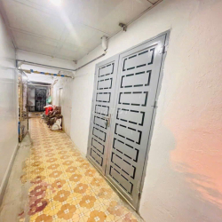 Cho thuê tập thể tầng 3 phố 8/3 - 100m2 - 3 ngủ - 2 vs