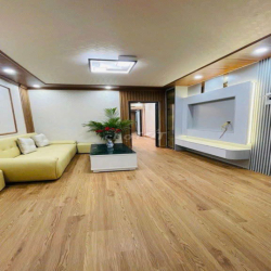 Cho thuê tập thể tầng 3 phố 8/3 - 100m2 - 3 ngủ - 2 vs