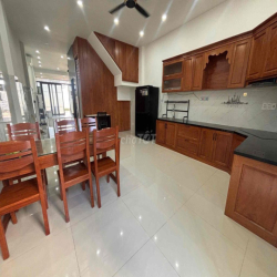 CHO THUÊ NHÀ Ở KINH DOANH MỚI 4 PHÒNG NGỦ FULL NỘI THẤT CÓ THANG MÁY K
