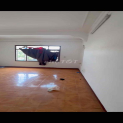 nhà còn thửa 1 phòng trống có ban công vệ sịnh khép kín