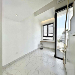 Duplex Ban Công Thoáng Mát Ngay Công Viên Làng Hoa