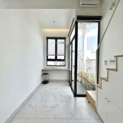 Duplex Ban Công Thoáng Mát Ngay Công Viên Làng Hoa