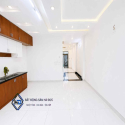 Nhà 2 lầu 5x18 khu nhà lầu đồng bộ gần UBND Quận 12