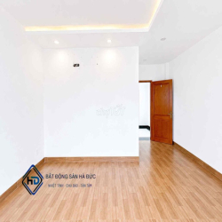 Nhà 2 lầu 5x18 khu nhà lầu đồng bộ gần UBND Quận 12