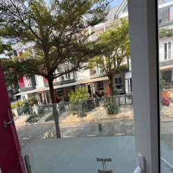 Mình còn 1 phòng trống trong nhà nguyên căn Valencia Rivsde.