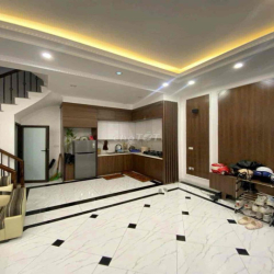 Cần cho thuê nhà 5 tầng, diện tích sử dụng 150m tại ngõ 211 Khương Tru
