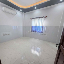 Nhà trệt 2 lầu đẹp 4phòng sẵn 4máy lạnh gần Chợ Cầu Ván