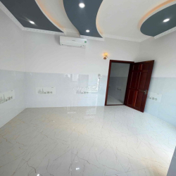 Nhà trệt 2 lầu đẹp 4phòng sẵn 4máy lạnh gần Chợ Cầu Ván
