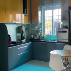 Mình còn 1 phòng trống trong nhà nguyên căn Valencia Rivsde.