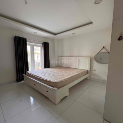 Mình còn 1 phòng trống trong nhà nguyên căn Valencia Rivsde.