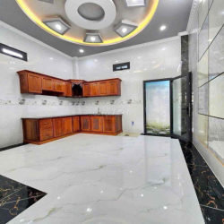 Nhà trệt 2 lầu đẹp 4phòng sẵn 4máy lạnh gần Chợ Cầu Ván