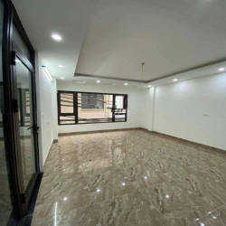 Nhà ngõ 88 đường Trung Kính, Diện tích 55M2 x 6 Tầng có Thang Máy