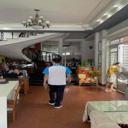 Cho thuê nhà 5 tầng ngay Bệnh viện mắt Đà Nẵng