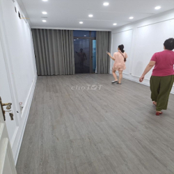 Nhà Mp Trần Quốc Hoàn, diện tích 50M x 6 tầng thông + 1 hầm, Thang Máy