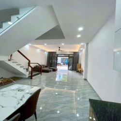 Cho thuê nhà có nội thất ngã 6 An Phú