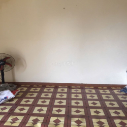 Cho thuê căn hộ tầng 5 tập thể 128C Đại La