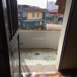 Cho thuê căn hộ tầng 5 tập thể 128C Đại La