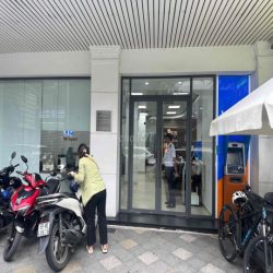 Cho thuê nguyên tòa nhà mặt tiền
