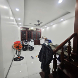 Cho thuê nhà ngõ 151 Nguyễn Đức Cảnh - 50m2 - 4 tầng - 5 ngủ