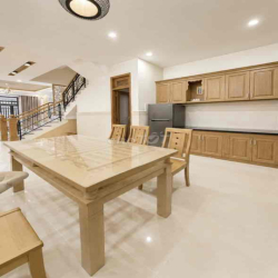 NHÀ CHO THUÊ FULL NỘI THẤT GẦN NGÃ TƯ BÌNH THÁI