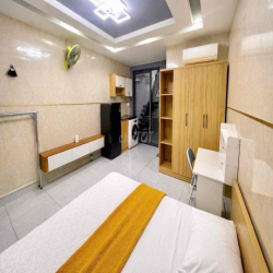 Phòng Studio Full nội thất, máy giặt riêng, đường xe hơi