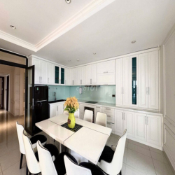 Cho thuê căn góc VIP - 3PN 178m2 Saigon Royal Q4, view pháo hoa