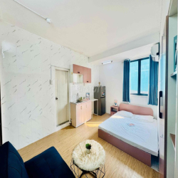 Studio full nt ngay vòng xoay Lê Đại Hành