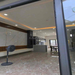 Nhà 1 trệt 2 lầu sân thượng 5x20m mới xây hẻm gần Lã Xuân Oai Q.9