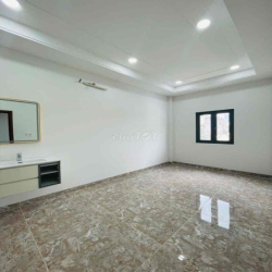 Nhà 1 trệt 2 lầu sân thượng 5x20m mới xây hẻm gần Lã Xuân Oai Q.9