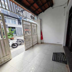 Nhà 2,5 Tấm,Hẻm 6m,2PN,2WC+ Phòng Khách,Bếp Rộng Rãi