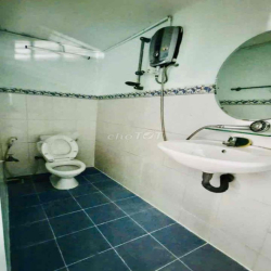 NHÀ MỚI, HẺM XE HƠI SÁT MẶT TIỀN, 1 TRỆT, 1L SÂN THƯỢNG 2P. NGỦ 2WC