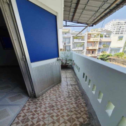 NHÀ MỚI, HẺM XE HƠI SÁT MẶT TIỀN, 1 TRỆT, 1L SÂN THƯỢNG 2P. NGỦ 2WC