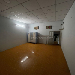 Cho THUÊ MT HIỀN VƯƠNG - P Phú thọ hoà : 4 X 20 M đúc 1 lầu : 3PN 