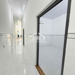 Nhà mới 99% 2 phòng hẻm ô tô gần chợ Cầu Ván