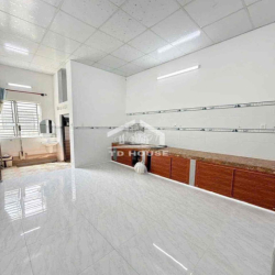 Nhà mới 99% 2 phòng hẻm ô tô gần chợ Cầu Ván