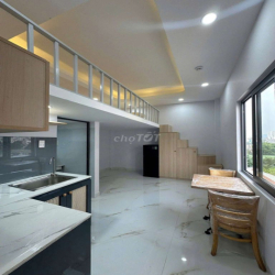 CHÍNH CHỦ CHO THUÊ PHÒNG GÁC SIÊU RỘNG CỬA SỔ TRỜI GẦN NGÃ TƯ HÀNGXANH