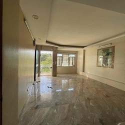 Nhà nguyên căn mặt phố Hoàng Hoa Thám Tây Hồ 25mx5Tx3N 15 triệu