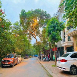 Nhà nguyên căn mặt phố Hoàng Hoa Thám Tây Hồ 25mx5Tx3N 15 triệu