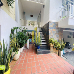 Biệt thự Thảo Điền có Hồ Bơi- Gần trường BIS giá thuê 3500usd gồm thuế