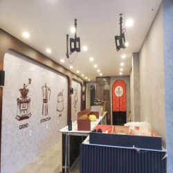 GÓC 2MT NGUYỄN TRÃI - 4x20m - 3 TẦNG ỐP KÍNH - GIÁ 70 TRIỆU