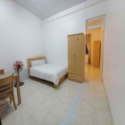 Phòng trọ sân vườn trung tâm thành phố cho thuê ngày/tháng