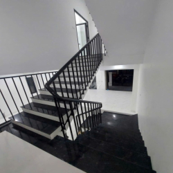 nhà phân lô trung yên 130m x5T ô tô đỗ cửa