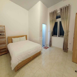 Phòng trọ sân vườn trung tâm thành phố cho thuê ngày/tháng